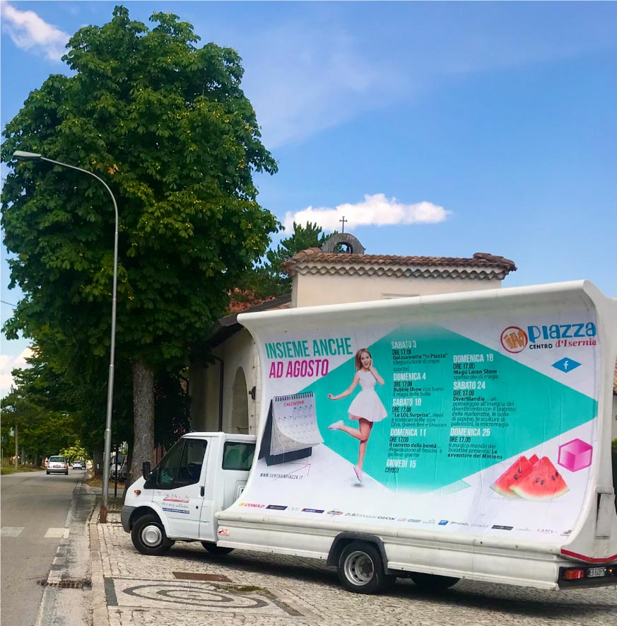 Camion Vela Centro Commerciale In Piazza